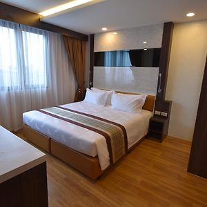 Golden Jomtien Beach Hotel